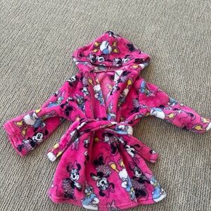 2T Fuzzy Minnie Mouse Daisy Duck robe